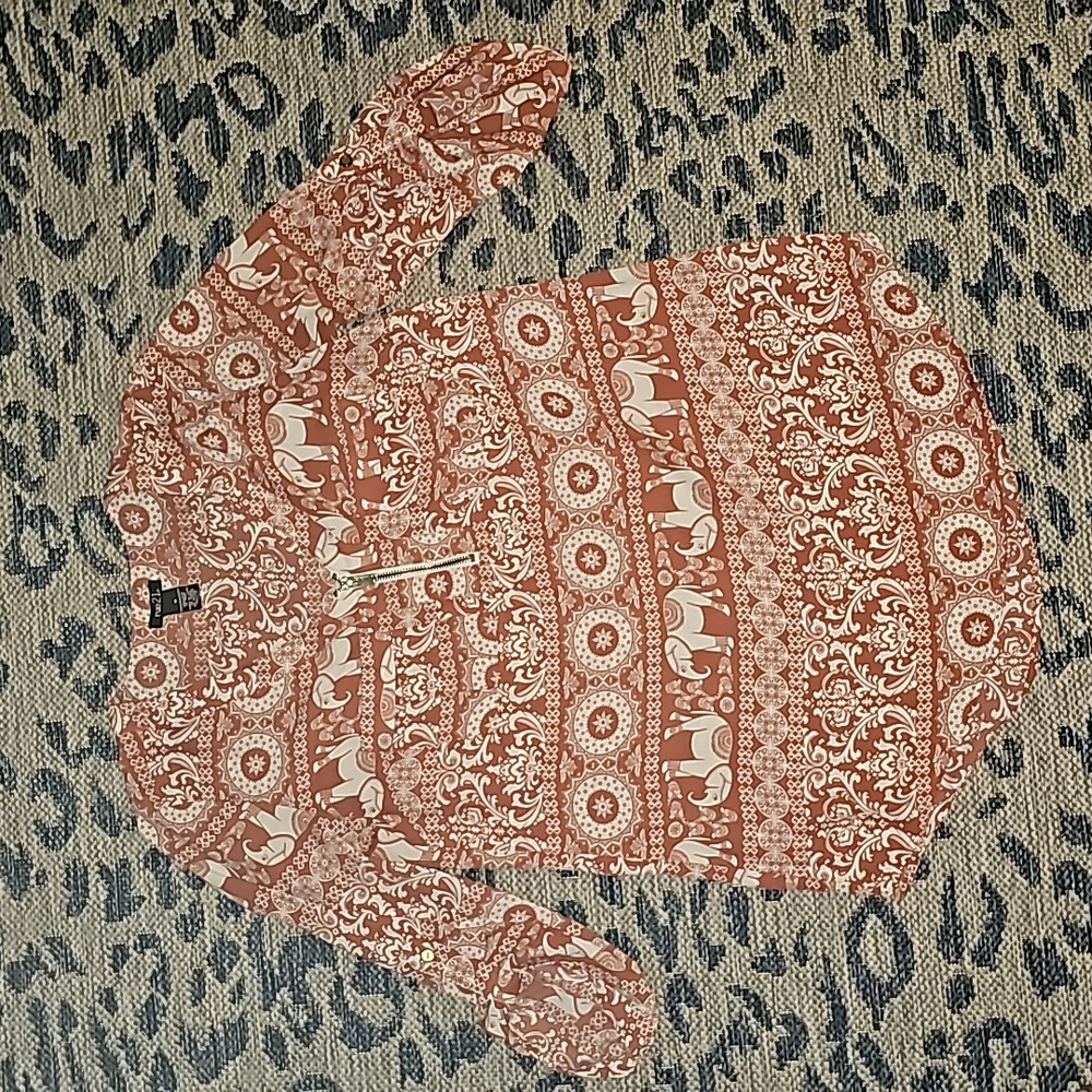 Mid-sleeve top